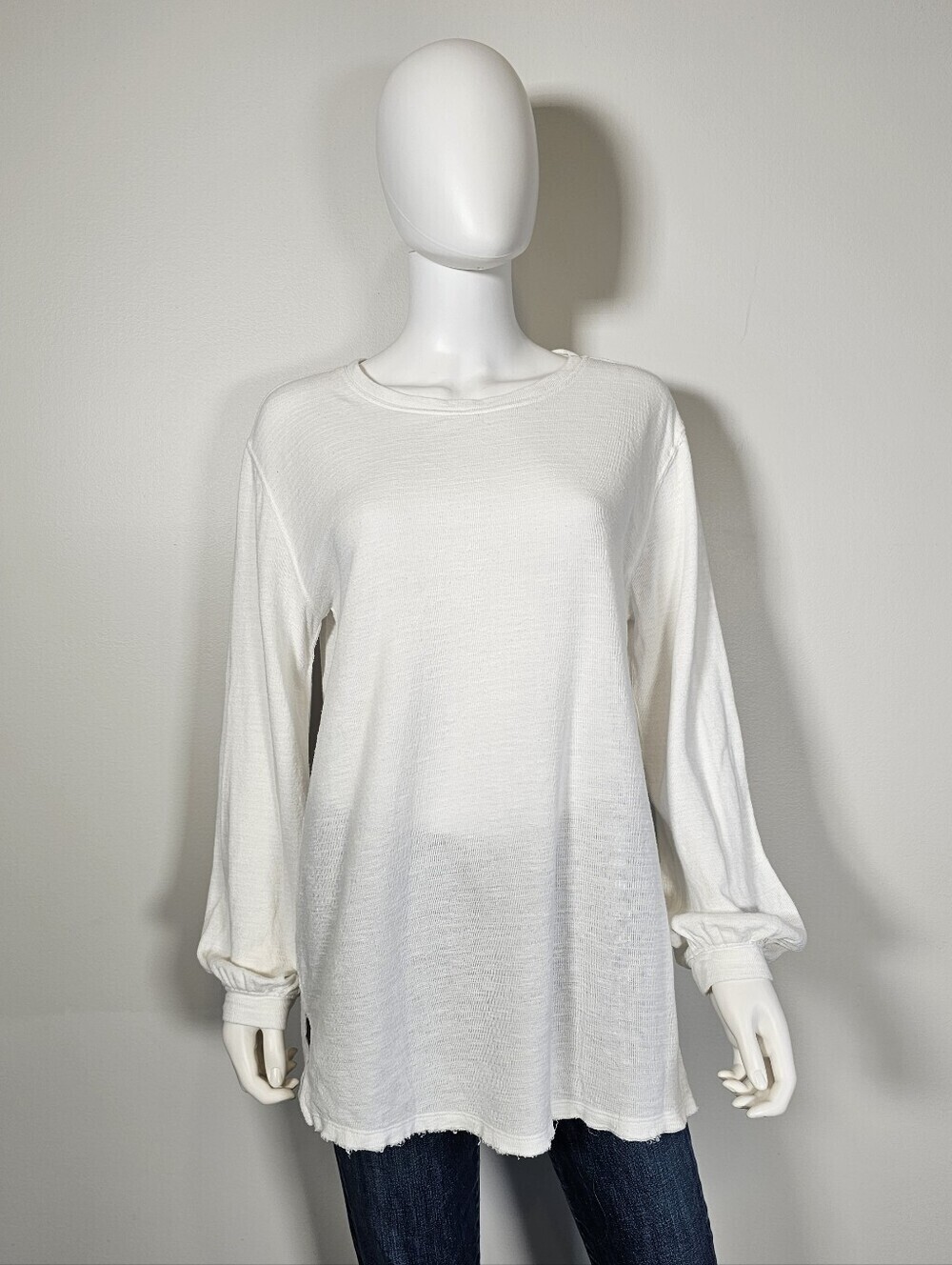 We the Free White Long Sleeve Distressed Bottom Hem Blouse Sz XS